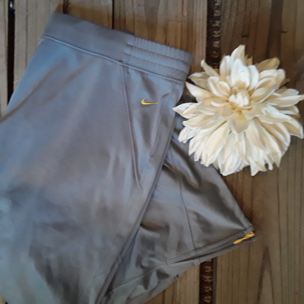 VGW-Nike light grey capri pant